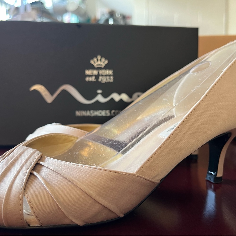 Nina dress pump.